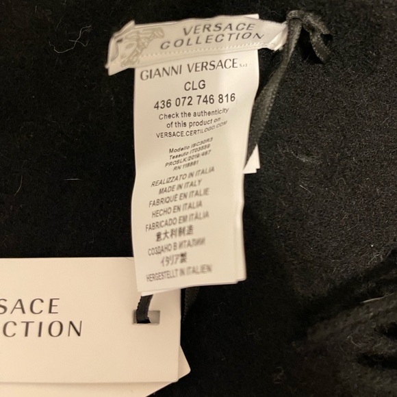 VERSACE COLLECTION 100% wool black scarf - Picture 4 of 4